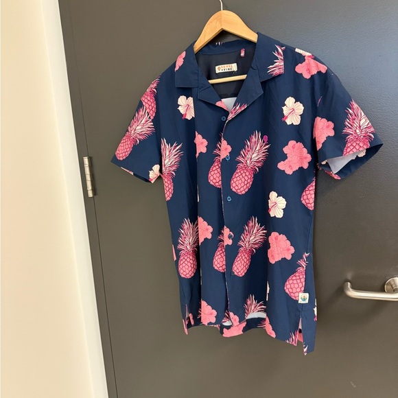 Sunset X Vine S Men's EUC/MINT condition Navy Shirt with Pink Pineapple Print - Picture 13 of 13